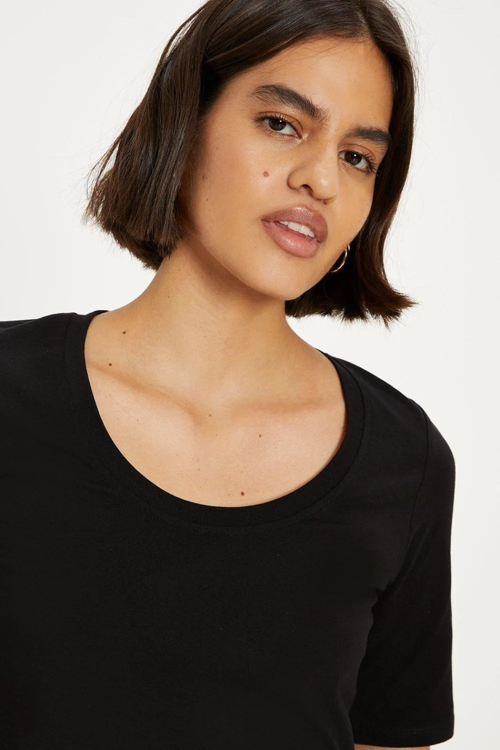 Best Oasis Essential Cotton Scoop Neck Short Sleeved T-Shirt Black