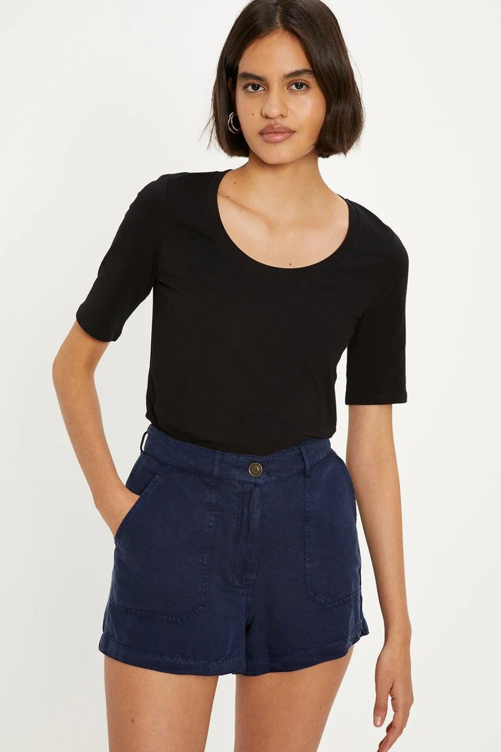 Best Oasis Essential Cotton Scoop Neck Short Sleeved T-Shirt Black