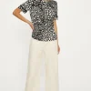 Fashion Oasis Essential Lace Insert Animal Woven Tee Mono