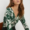 Outlet Oasis Floral Keyhole Front Top Green