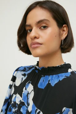 Clearance Oasis Large Scale Floral Printed Shirred Cuff Top Black