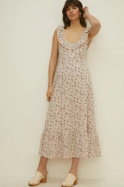 Fashion Oasis Petite Ruffle Scoop Neck Ditsy Broderie Dress Floral