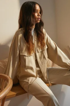 Hot Oasis Petite Twill Utility Crop Jacket Camel