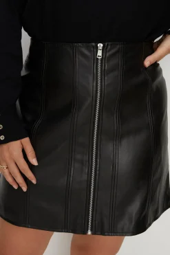 Outlet Oasis Plus Size Faux Leather Zip Through Skirt Black