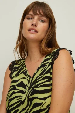 Clearance Oasis Plus Size Lace Trim Zebra Print Vest Black