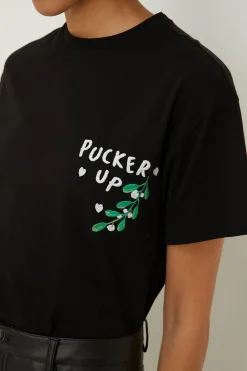 Clearance Oasis Pucker Up Mistletoe Christmas T-Shirt Black