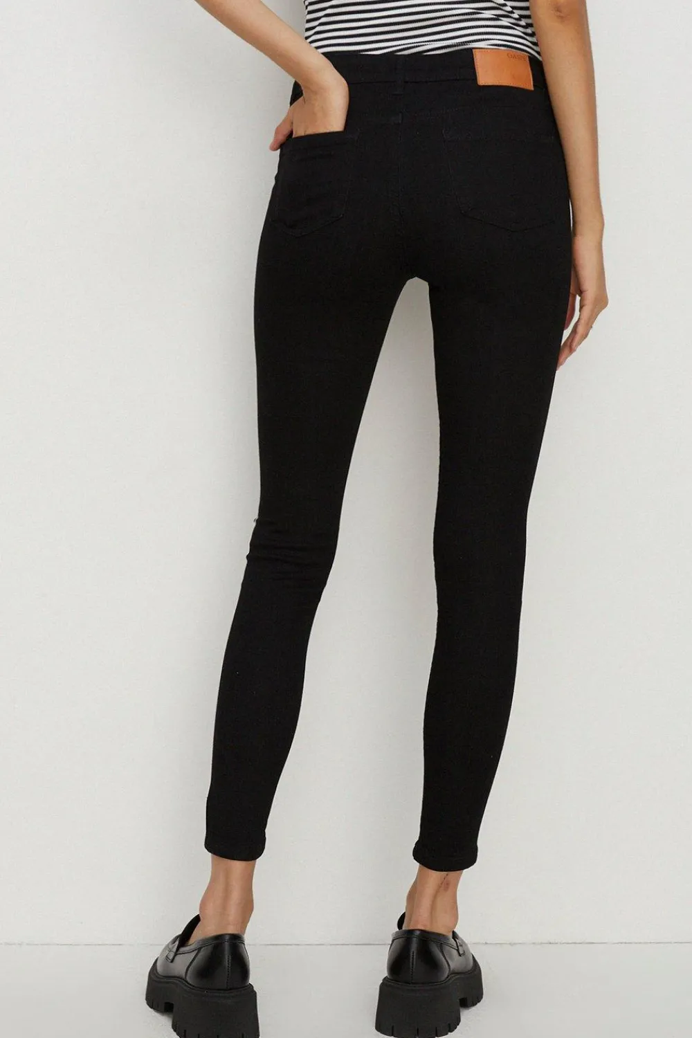 Best Oasis Short Jade Organic Mid Rise Skinny Jean Black