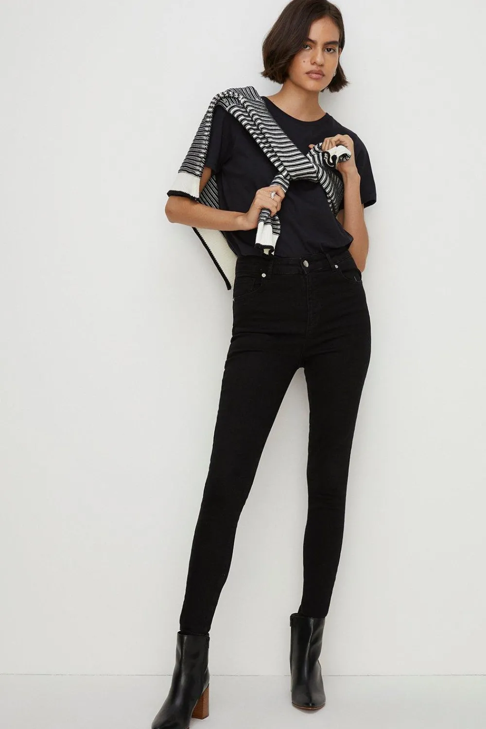 Hot Oasis Short Organic Sculpting Skinny Jean Black