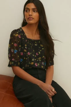 Outlet Oasis Square Neck Pretty Floral Blouse Black